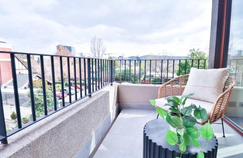 Vitacura Apartamento | HOM I Mejor Zona 1D con Estacionamiento Vitacura AV330