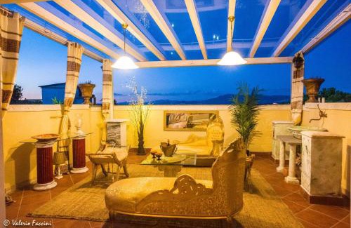 Borghesiana Casa | HomArt roof roman king