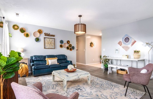 Athens Casa | Home 3 bedroom sleeps 8 · Airport · I-65 · Toyota