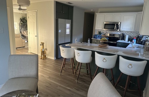 Flour Bluff Casa | Home- 3 Bedrooms 2 bathrooms +2car garage + Ev charger . Two blocks from water