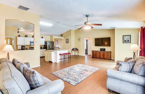 Deltona Lakes Casa | Home 3 Mi to Green Springs Park & Lake Monroe!