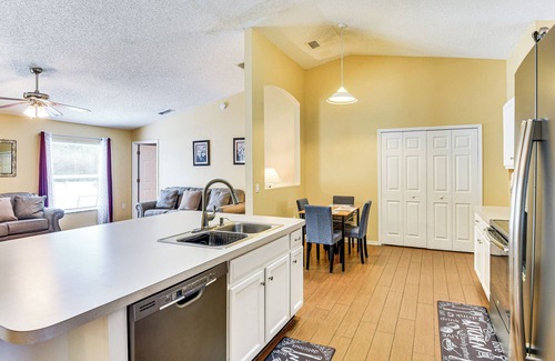 Deltona Lakes Casa | Home 3 Mi to Green Springs Park & Lake Monroe!