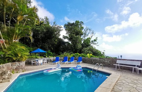 Windward Side Casa | Home a way from home in the Unspoiled queen of the Caribbean.