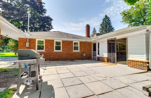 Southfield Casa | Home about 17 Mi to Detroit with Patio and Grill!