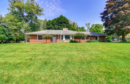 Southfield Casa | Home about 17 Mi to Detroit with Patio and Grill!