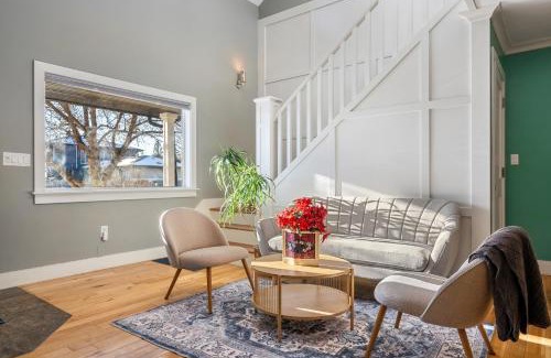 Northwest Calgary Casa | Home Alone Retreat