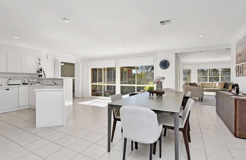 Lovedale Casa | Home Among the Gum Trees - Lovedale. Central to wineries and wedding venues