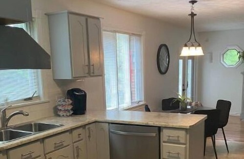 Cornwall Casa | Home amongst the trees-3 bed/3 bath modern stay!