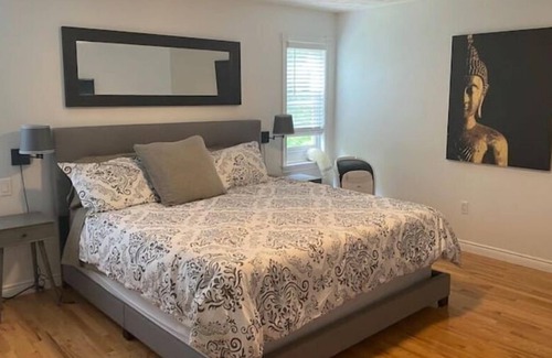 Cornwall Casa | Home amongst the trees-3 bed/3 bath modern stay!