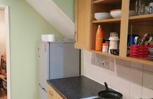 Manchester Casa | Casa y lejos, 1 habitación privada, compartiendo la casa con otros 2 invitados.