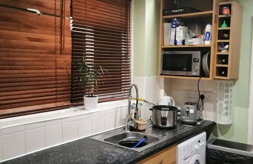 Manchester Casa | Casa y lejos, 1 habitación privada, compartiendo la casa con otros 2 invitados.