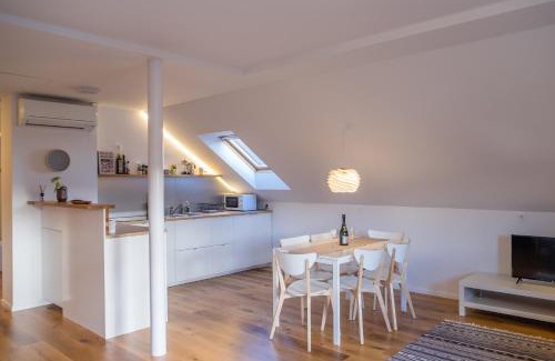 Zasip Apartamento | HOMe apartments & Yoga studio