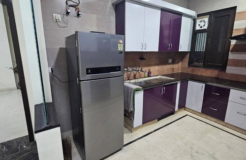 Punjabibagh Apartamento | Home Away: A Spacious Abode