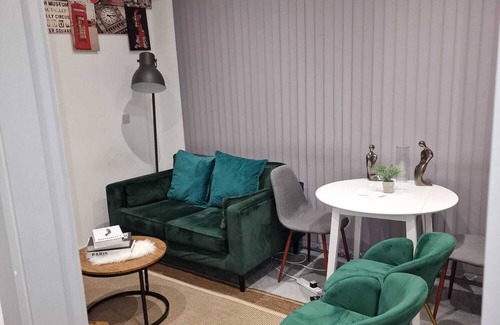 Brierley Hill Apartamento | Home Away From Home