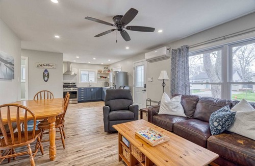 Wainfleet Casa | Home away from home by the lake - Cozy Cottage available for a small family.