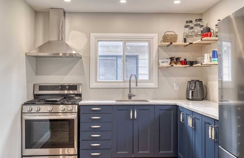 Wainfleet Casa | Home away from home by the lake - Cozy Cottage available for a small family.