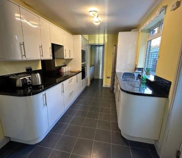 Newark Casa | Home Away From Home - Perfect For Contractors