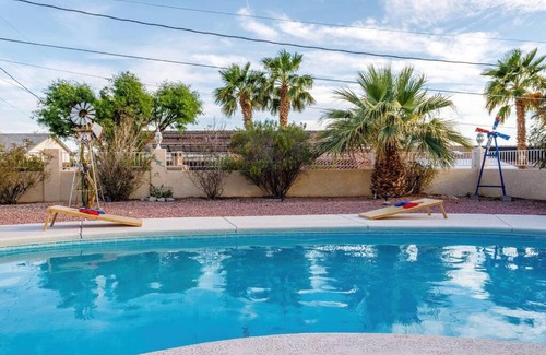 Lake Havasu City Apartamento | Home Away From Home! Stylish, Pool, Games, Firepit