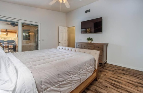 Lake Havasu City Apartamento | Home Away From Home! Stylish, Pool, Games, Firepit
