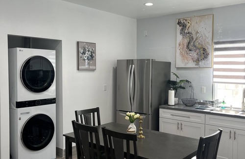 Westminster Casa | Home Away from Home. 15' from Disneyland