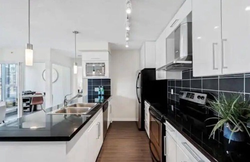 Crosstown Condominio | Home Away From Home 2BR condo in Stadium District