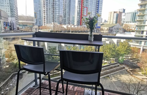Crosstown Condominio | Home Away From Home 2BR condo in Stadium District