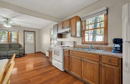 Jamestown Cabina | Home Away From Home 2 Bedroom 1 Bath Cabin located at Lake Cumberland #411