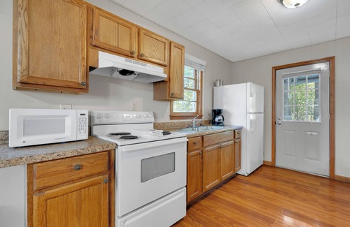 Jamestown Cabina | Home Away From Home 2 Bedroom 1 Bath Cabin located at Lake Cumberland #411