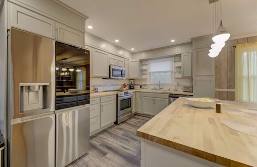 Eau Claire Casa | Home Away From Home - 3 BR in Columbia, SC