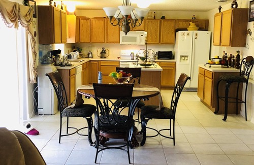 Deltona Lakes Casa | Hogar lejos de casa <3