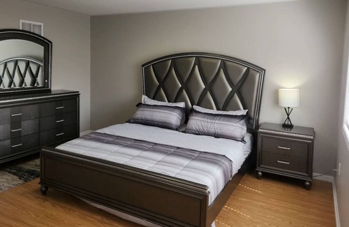 Halton Regional Municipality Casa | Home Away From Home! 4-bedroom house with a fully equipped kitchen, wi-fi & a TV