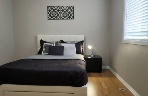 Halton Regional Municipality Casa | Home Away From Home! 4-bedroom house with a fully equipped kitchen, wi-fi & a TV