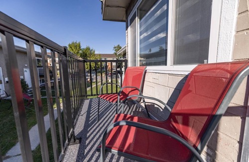 Calgary Casa | Home away from home 5 min away From away from dt cozy full townhome pet friendly