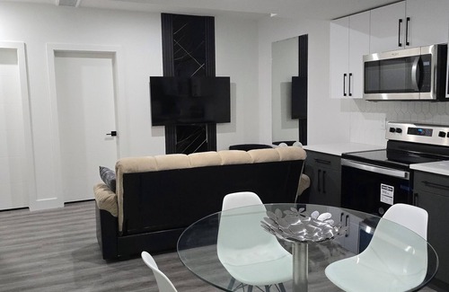 Northeast Edmonton Casa | HOME AWAY FROM HOME. 7min or less radius to all amenities and downtown Edmonton