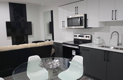 Northeast Edmonton Casa | HOME AWAY FROM HOME. 7min or less radius to all amenities and downtown Edmonton