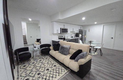 Northeast Edmonton Casa | HOME AWAY FROM HOME. 7min or less radius to all amenities and downtown Edmonton