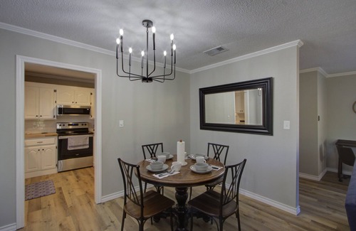 Texarkana Casa | Home Away from Home & Business Ready