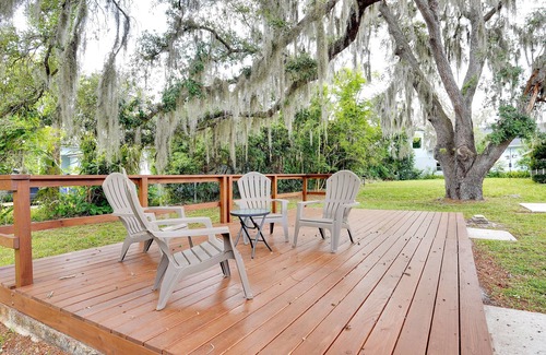 Lake Mary Casa | Home Away From Home, Cozy Bungalow with Speakeasy
