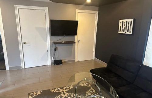 Downtown Niagara Falls Casa | Home Away From Home 2bd