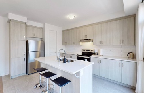 Oakville Casa | Home Away From Home