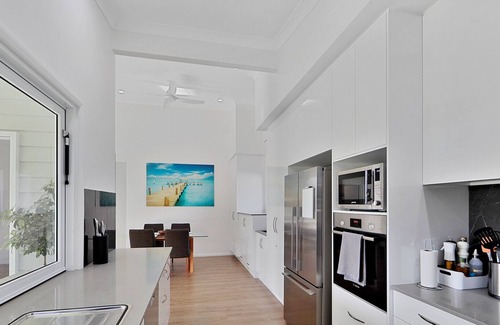 Woodgate Casa | Home Away from Home Escape & Relax