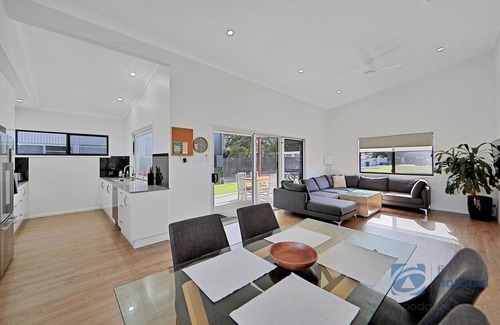 Woodgate Casa | Home Away from Home Escape & Relax