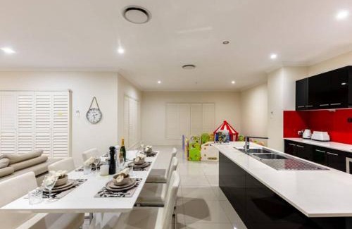 Rochedale Casa | Home away from home Grand Family Mansion