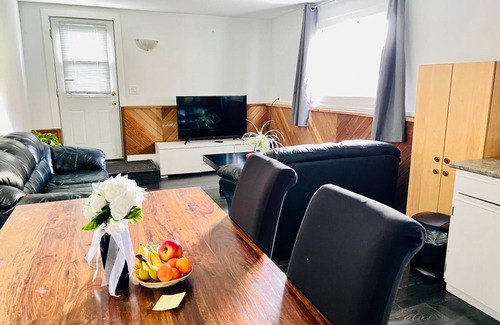 Saanich West Casa | Home Away from Home in Victoria (centrally located)