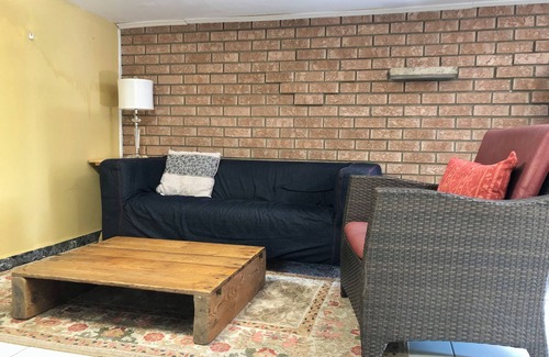 Oakwood Village Apartamento | Home away from home - large 1 bedroom apartmentn