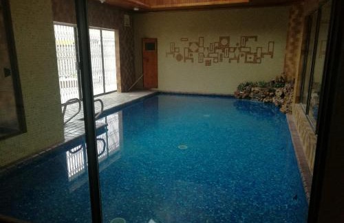 Ekurhuleni Cama Y Desayuno | Home away from Home (Lakefield)