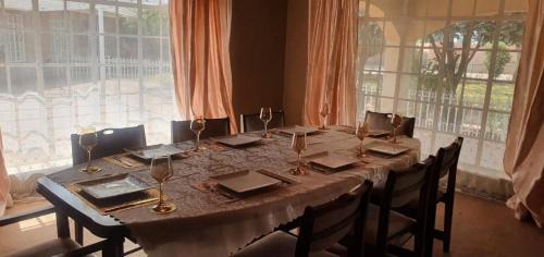 Ekurhuleni Cama Y Desayuno | Home away from Home (Lakefield)