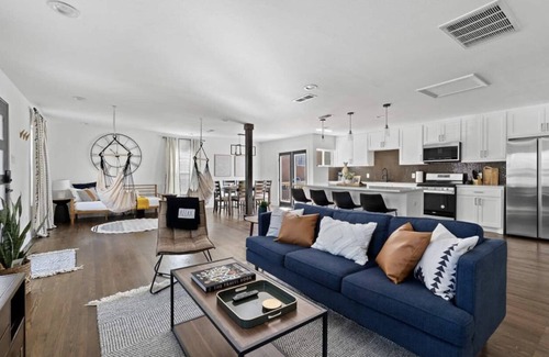 West Dallas Casa | Home away from home...Minutes to everything Dallas!