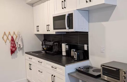 Mission Casa | Home away from home, next to Mission golf course, racetrack and hiking trails.