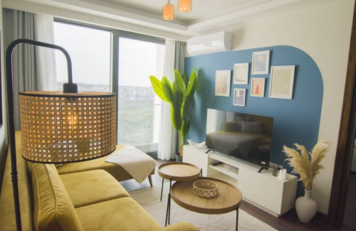 Basaksehir Apartamento | Home Away From Home: Cozy & Bright 1 BR Apt